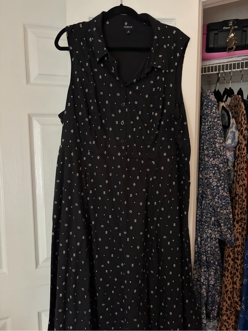 Size 3 torrid Black Sleeveless Collared Midi Dress with White Micro Print